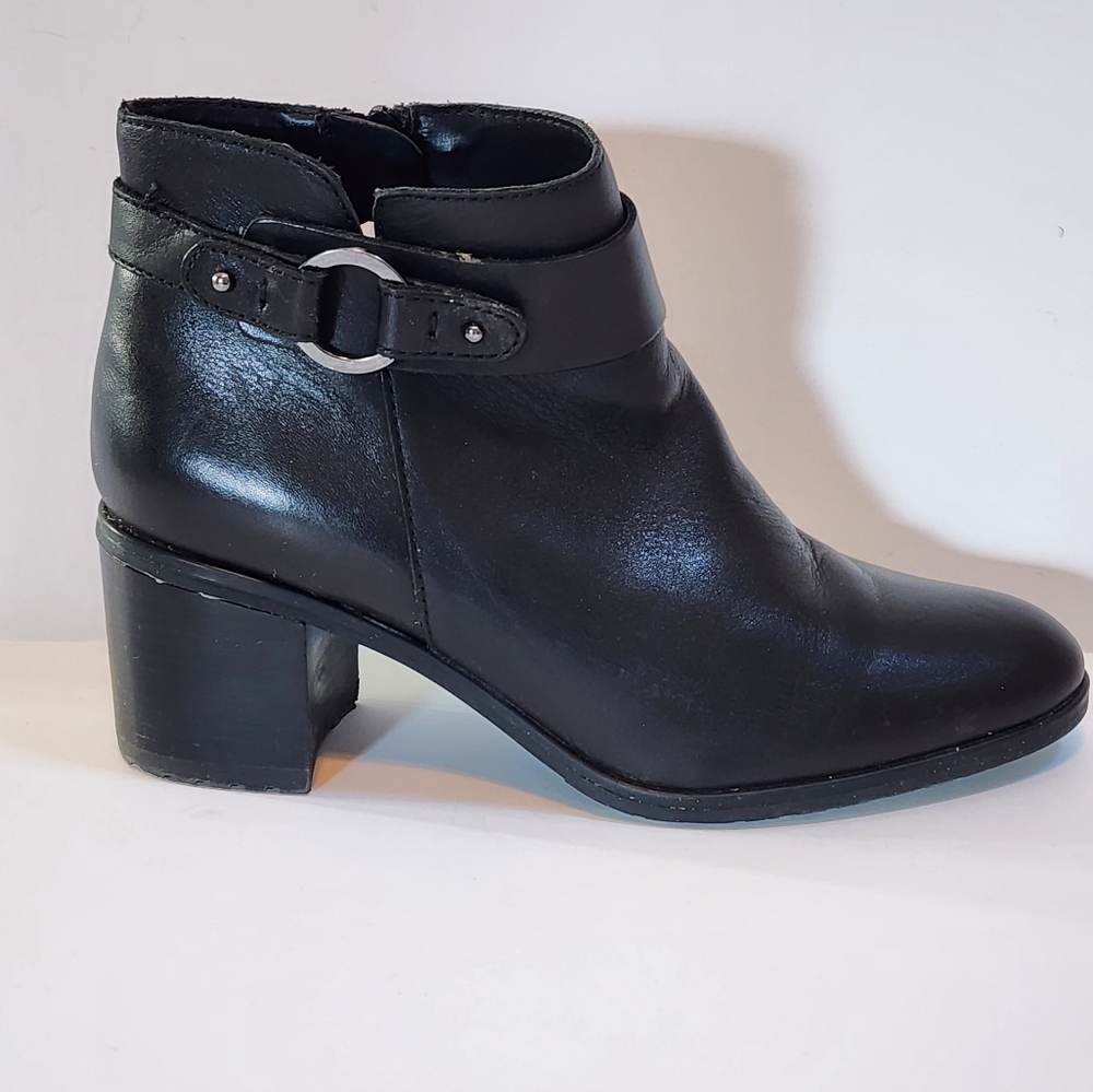 Naturalizer Lydia women's black leather ankle boots with buckle detail size 9